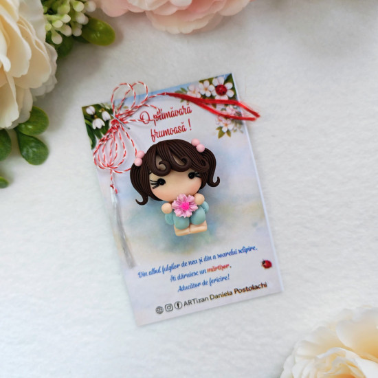 Broșă mărțișor Fetița cu floare 2