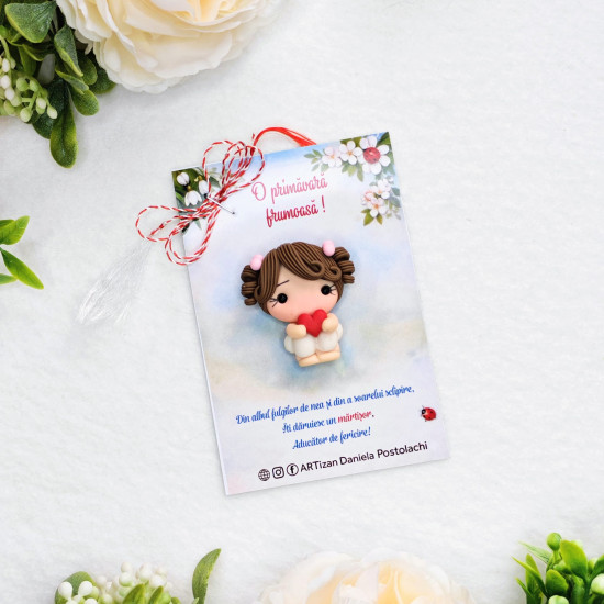 Broșă mărțișor Fetița cu inimioară 